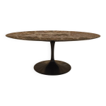 Table basse ovale tulipe en marbre marquina, design eero saarinen pour knoll Table basse ovale tulipe en marbre marquina, design eero saarinen pour knoll