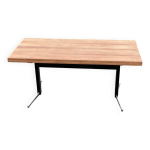 Table basse relevable en bois brut, restaurée Table basse relevable en bois brut, restaurée