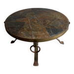 Table basse ronde brutaliste des ann�es 1970 plateau en ardoise grise et pi�tement en fer forg� couleur ...
