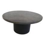 Table basse ronde avec plateau en ardoise noire par draenert studios Table basse ronde avec plateau en ardoise noire par draenert studios