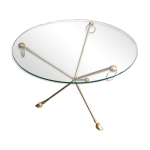 Table basse ronde de style noclassique en laiton  pitement tripode et pieds de biche