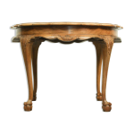 Table basse de style baroque, milieu du siècle, avec pieds en griffe, plateau festonné en bois de burl ... Table basse de style baroque, milieu du siècle, avec pieds en griffe, plateau festonné en bois de burl ...
