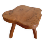 Table basse tripode en loupe d'orme de forme libre Table basse tripode en loupe d'orme de forme libre