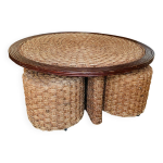 Table basse vintage en corde tressée et rotin avec 4 tabourets Table basse vintage en corde tressée et rotin avec 4 tabourets