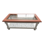 Table basse vintage r�nov�e avec verre de s�curit� feuillet�