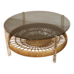 Table basse vintage en verre fumé, rotin & lucite - 1970 Table basse vintage en verre fumé, rotin & lucite - 1970
