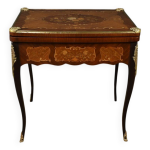Table de jeux en acajou, style transition louis xv / louis xvi fin xixe Table de jeux en acajou, style transition louis xv / louis xvi fin xixe
