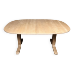 Table à manger ovale extensible en hêtre de conception danoise Table à manger ovale extensible en hêtre de conception danoise