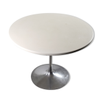 Table à manger avec pied de tulipe en métal, années 1970 Table à manger avec pied de tulipe en métal, années 1970