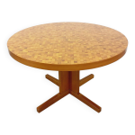 Table à manger ronde vintage des années 60 70 en mosaïque de bois massif teck et noyer avec rallonge Table à manger ronde vintage des années 60 70 en mosaïque de bois massif teck et noyer avec rallonge