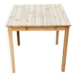 Table à manger scandinave carrée en bois massif rénové 75cm Table à manger scandinave carrée en bois massif rénové 75cm