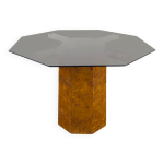 Table octogonale en loupe d'orme et laiton Table octogonale en loupe d'orme et laiton