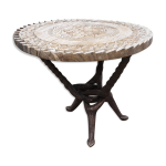 Table ouvrag en tek et pietement tripode