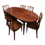 Table ovale en merisier laqué avec 2 rallonges et 6 chaises assorties Table ovale en merisier laqué avec 2 rallonges et 6 chaises assorties