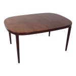 Table ovale, recouverte de placage de palissandre, années 70 Table ovale, recouverte de placage de palissandre, années 70