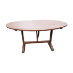 Table ovale de vendangeurs du sud ouest en merisier
