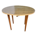 Table ovale vintage pliante, années 60 / 70 Table ovale vintage pliante, années 60 / 70