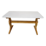 Table en pin, dessus blanc
