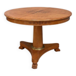 Table ronde à allonges en Érable moucheté, style charles x 1940 Table ronde à allonges en Érable moucheté, style charles x 1940