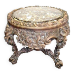 Table ronde sculpt�e en h�tre avec plateau en marbre style louis xv