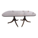 Table de salle à manger de style régence en acajou avec 2 allonges Table de salle à manger de style régence en acajou avec 2 allonges
