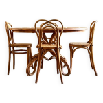 Table thonet n°3 et 4 chaises en hêtre cintré et cannage, vers 1890 Table thonet n°3 et 4 chaises en hêtre cintré et cannage, vers 1890