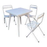 Table tolix, design indus, et ses 3 chaises pliantes, dessinés par xavier pauchard Table tolix, design indus, et ses 3 chaises pliantes, dessinés par xavier pauchard