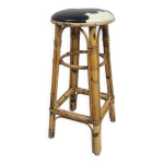 Tabouret de bar en bambou avec assise en simili - cuir imprimé vache, années 1950 Tabouret de bar en bambou avec assise en simili - cuir imprimé vache, années 1950