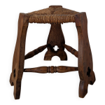 Tabouret bas de ferme tripode en bois et paille