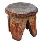 Tabouret brutaliste en bois massif