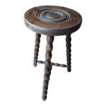 Tabouret tripode en bois perl�