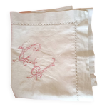 Taie d' oreiller léttrés fait main rouges. Taie d' oreiller léttrés fait main rouges.