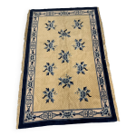 Tapis chinois pekin fleurs de lotus sur un fond jaune trs bon tat (201 x 131 cm)