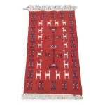 Tapis kilim tissé mains à motifs berbères Tapis kilim tissé mains à motifs berbères