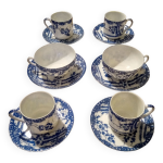 Tasses  caf et  th en porcelaine du japon bleu et blanc motif fleur cerisier et femme japonaise