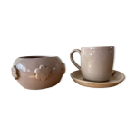 Tasse, sous - tasse et sucrier en c�ramique