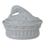 Terrine en porcelaine blanche figurant une oie