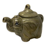 Thire lphant en cramique grise