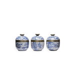 Trio de gaiwans, petites tasses  th couvertes chinoises porcelaine peinte main