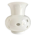 Vase balustre overlay en opaline blanche Vase balustre overlay en opaline blanche