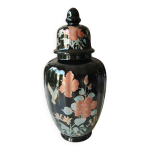 Vase avec couvercle. potiche asiatique dcorative  ondulations. motifs floraux / oiseau exotique. dcor ...