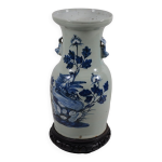 Vase maillet en porcelaine  dcor bleu et blanc de phnix sur un rocher.