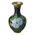 Vase miniature en laiton cloisonné noir et doré décor pivoines et fleurs vintage Vase miniature en laiton cloisonné noir et doré décor pivoines et fleurs vintage