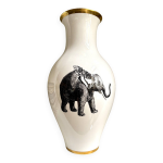 Vase en porcelaine blanche et dore avec motifs noirs par mauricio ortiz