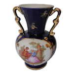 Vase porcelaine revol objet de vitrine dcor romantique fond bleu anses dores