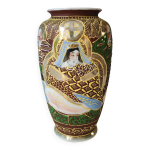 Vase satsuma moriage en céramique émaillée, peint main. années 50. scènes de vie de notables Vase satsuma moriage en céramique émaillée, peint main. années 50. scènes de vie de notables