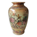 Vase sign satsuma. motifs oiseaux / papillons / floraux sur fond nature sauvage. rhauts dors