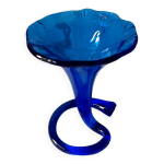 Vase trompette en verre bleu cobalt souffl�