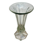 Vase tulipe ancien en verre moul�