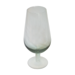 Vase en verre forme  grand verre a pied  .